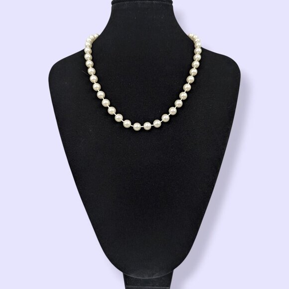 (2/$20) Vintage Faux Pearl Necklace - Picture 3 of 5